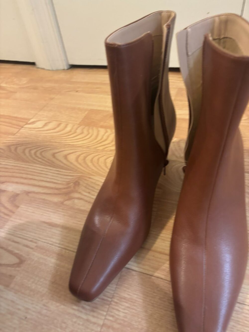 ## ✨ LOFT Cognac Leather Square Toe Ankle Boots ✨ - Picture 3 of 6